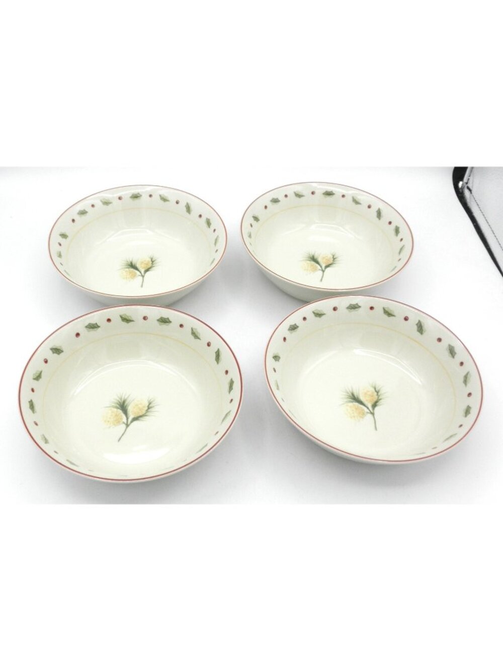 Merry Brite Cereal Soup Bowls with Pine Cone Center Pattern MBT1 Set of 4